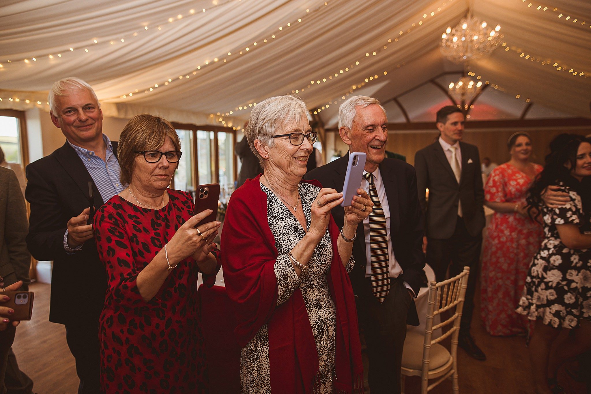 Wedding Guests react to cake cut